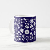 Lila und weiße Boho-Wildblume Kaffeetasse (Vorderseite Links)