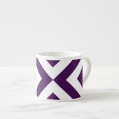 Lila und weiße Chevronen Espressotasse (Vorderseite Rechts)