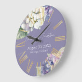Lila und weiße Hydrangea-Blume auf Lavendel Große Wanduhr (Winkel)