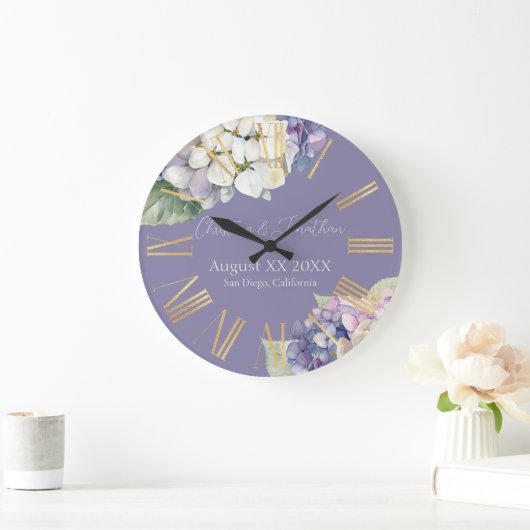 Lila und weiße Hydrangea-Blume auf Lavendel Große Wanduhr (Zuhause)