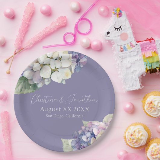 Lila und weiße Hydrangea-Blume auf Lavendel Pappteller (Party)