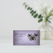 Lila und weiße Lilien Sitzkarten Platzkarte (Stehend Vorderseite)