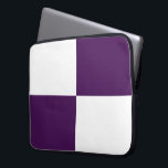 Lila und weiße Rechtecke Laptopschutzhülle<br><div class="desc">Zwei königliche lila Rechtecke und zwei weiße Rechtecke bilden ein kariertes Muster in diesem fett geometrischen Design. Der weiße Hintergrund ist transparent, sodass Sie ihn nach Belieben ändern können. Klicken Sie einfach auf den Knopf "Anpassen!" und wählen Sie dann in der Sidebar die Option "Printed Background Color" aus. Wenn Sie...</div>