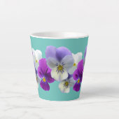 Lila und weiße Stiefmütterchen Aquamarine Latte Ta Milchtasse (Vorderseite)