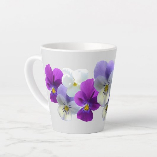 Lila und weiße Stiefmütterchen Hellgrau Latte Tass Milchtasse (Linke Ecke)