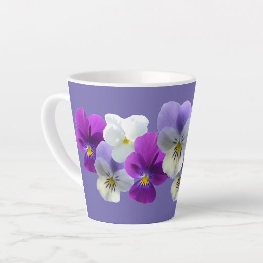 Lila und weiße Stiefmütterchen Lilac Latte Tasse (Linke Ecke)