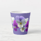 Lila und weiße Stiefmütterchen Lilac Latte Tasse (Vorderseite)