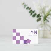 Lila und weiße Tafel mit Monogram modern Visitenkarte (Stehend Vorderseite)
