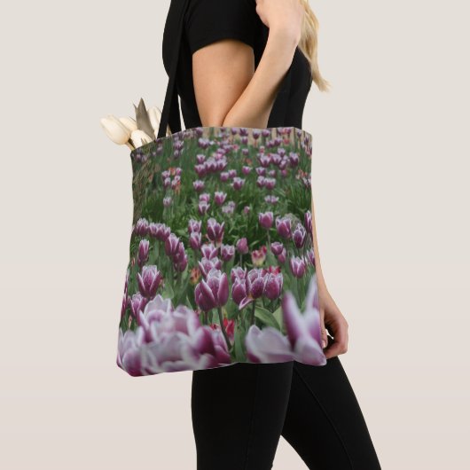 Lila und weiße Tulips Tasche (Von Nahem)