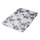 Lila und weiße Tulpen mit individuellem Hintergrun Badematte (Schrägansicht)
