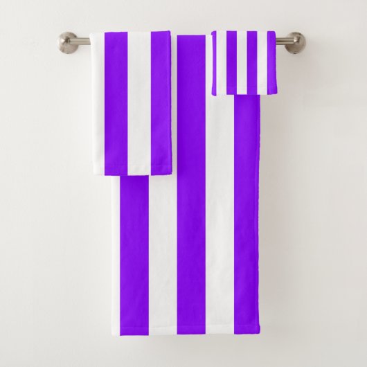Lila und weiße vertikale Streifen Badhandtuch Set (Insitu)