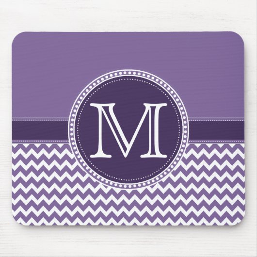 Lila und weiße Zickzack Zigzag Monogram Wedding Mousepad (Vorne)