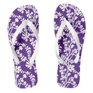 Lila und weißes, florales Wiederholmuster Badesandalen