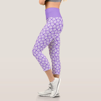 Lila und weißes modernes geometrisches Blumenmuste Capri Leggings