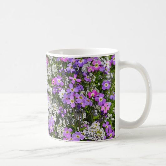 Lila Veilchen und weiße Frühlingsblumen Kaffeetasse (Rechts)