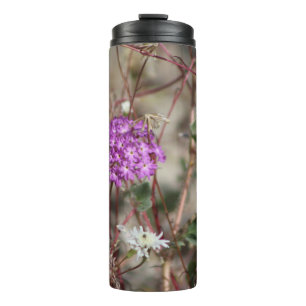 Lila Verbena-Wildblumen mit weißem Pinsel Thermosbecher