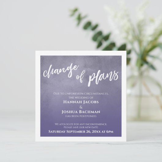 Lila verspätete Hochzeitänderung Einladung (Stehend Vorderseite)