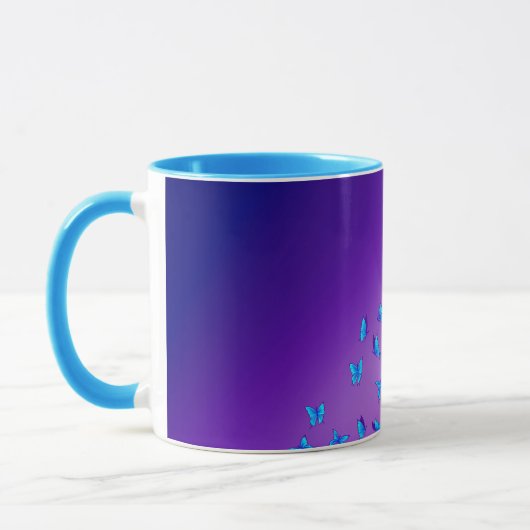 Lila verzauberte Schmetterlinge Tasse (Links)