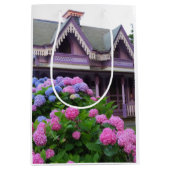 Lila Viktorianische Hütte - Martha's Vineyard Mittlere Geschenktüte (Vorderseite)