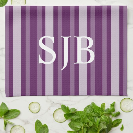 Lila viktorianischer Streifen mit Monogramm Geschirrtuch (Gefaltet)