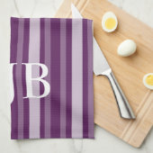 Lila viktorianischer Streifen mit Monogramm Geschirrtuch (Viertel Falte)