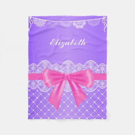 Lila Vintage weiße Spitze-Band-Fleece-Decke Fleecedecke (Vorderseite)