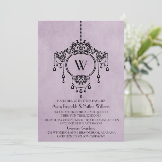 Lila Vintager Kronleuchter Hochzeit Einladung (Stehend Vorderseite)