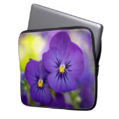 Lila Violas Laptopschutzhülle (Vorderseite Links)