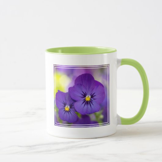 Lila Violas Tasse (Rechts)