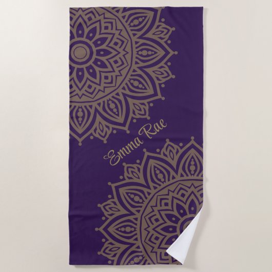Lila Violet & Tan Gold Mandala Blume Strandtuch (Vorderseite)