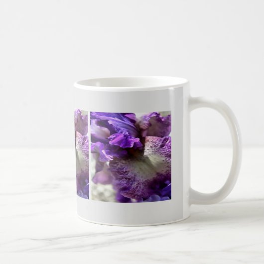 Lila, Violet und Mauve Iris Abstrakt Kaffeetasse (Rechts)