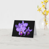 Lila violette Auberginen-Orchideen, die Karte (Gelbe Blume)