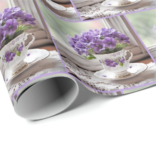 Lila Violetten im Retro-Teacup Geschenkpapier (Rolleneckpunkt)
