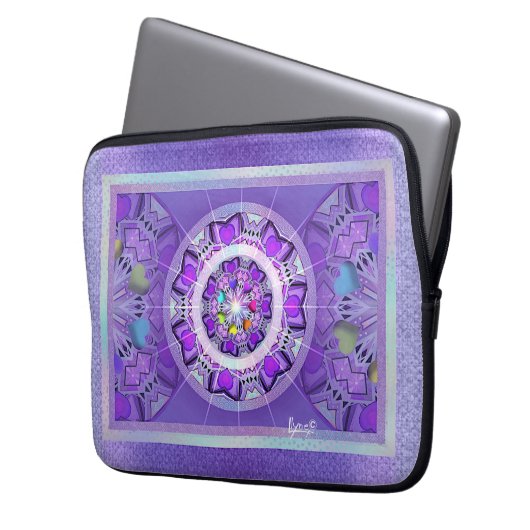 Lila W2 Laptopschutzhülle (Vorderseite Links)