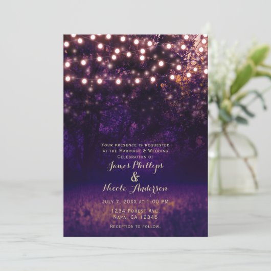 Lila Wald Sonnenuntergang Lichter rustikale Hochze Einladung (Stehend Vorderseite)