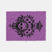 Lila Wappen mit Schädel und Kardanzügen Fleecedecke (Vorderseite (Horizontal))