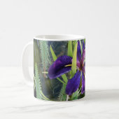 Lila Wasser-Iris Kaffeetasse (Vorderseite Links)