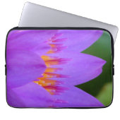 Lila Wasser-Lilien-Blumen-Blüte Laptopschutzhülle (Vorderseite)