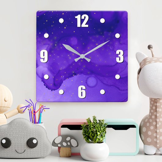 Lila Wasserfarbe Abstrakt mit Gold Glitzer Stars Quadratische Wanduhr