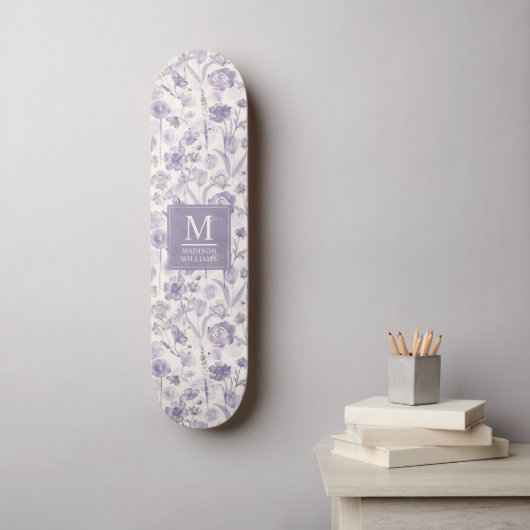 Lila Wasserfarbe Blumenmuster Skateboard (Wandkunst)