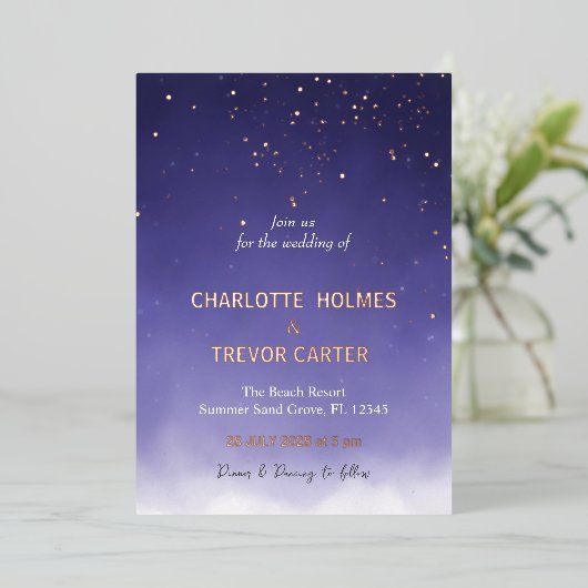 Lila Wasserfarbe Moderne Sterne Hochzeit Gold Folieneinladung (Stehend vorne)