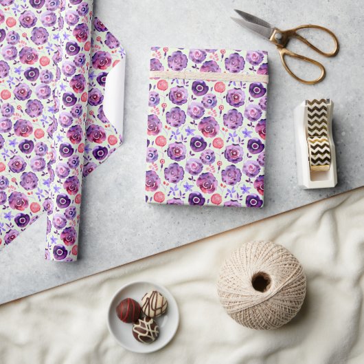 Lila Wasserfarben-Blumenmuster Geschenkpapier (Kunsthandwerk)