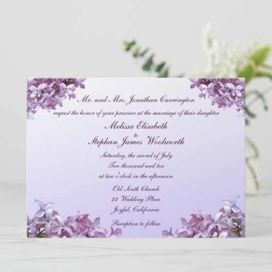 Lila Wedding mit BlumenBlumen Einladung (Stehend Vorderseite)