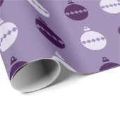 Lila Weihnachtsbaum-Ball Nahtloses Muster Geschenkpapier (Rolleneckpunkt)