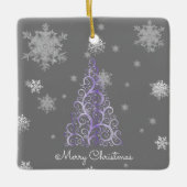 Lila Weihnachtsbaum und Schneeflocken Keramikornament (Vorderseite)