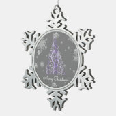 Lila Weihnachtsbaum und Schneeflocken Schneeflocken Zinn-Ornament (Rechts)