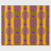 Lila Weihnachtsdekorationen auf Gold Geschenkpapier (Flach)