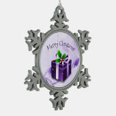 Lila Weihnachtsgeschenk Schneeflocken Zinn-Ornament (Links)