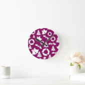 Lila Weihnachtsmuster Runde Wanduhr (Zuhause)