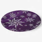 Lila Weihnachtssterne mit weißem Eiskristall Pappteller (Schrägansicht)